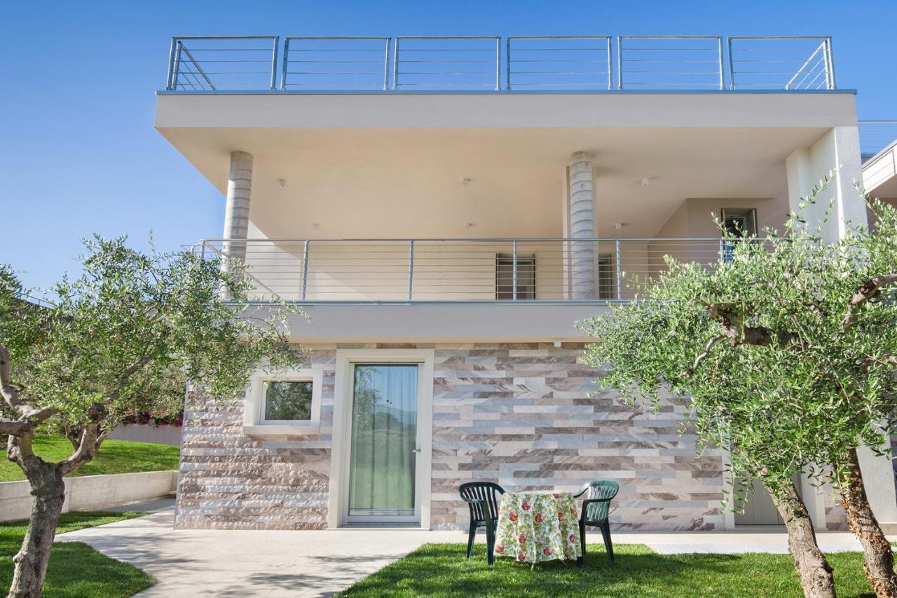 Villa Aurora-Holiday Home Apt 2 Bardolino Eksteriør bilde