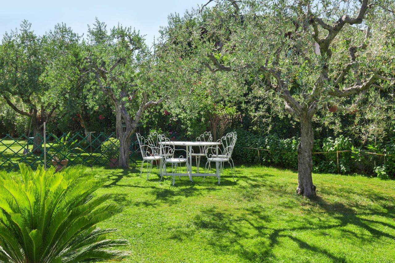 Villa Aurora-Holiday Home Apt 2 Bardolino Eksteriør bilde