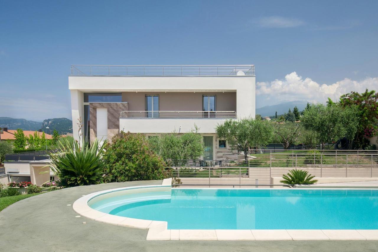 Villa Aurora-Holiday Home Apt 2 Bardolino Eksteriør bilde